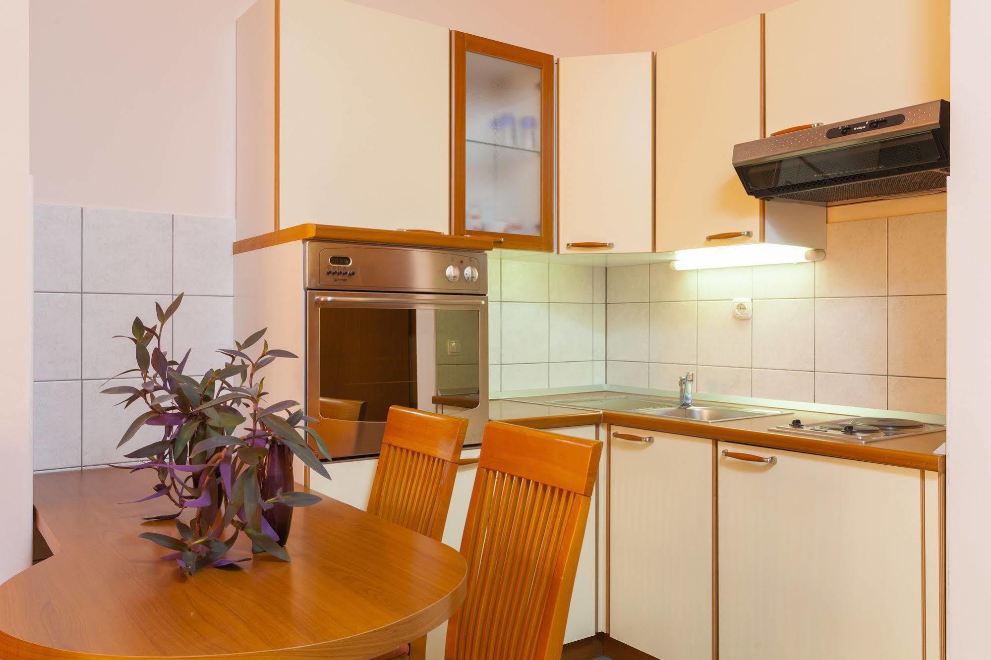 Aparthotel Milenij Baška Voda Exterior foto