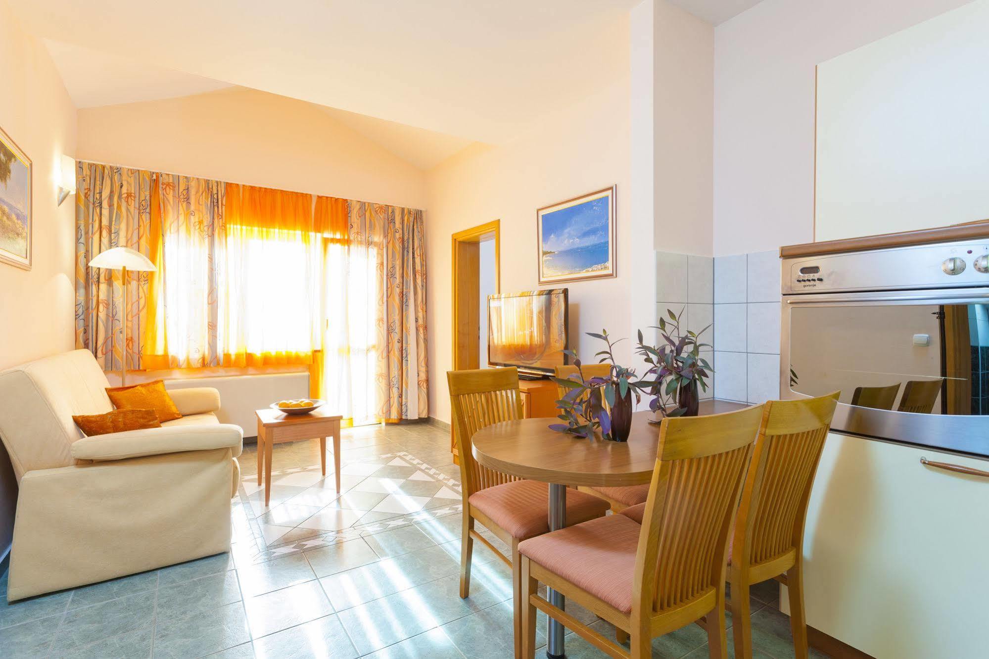 Aparthotel Milenij Baška Voda Exterior foto
