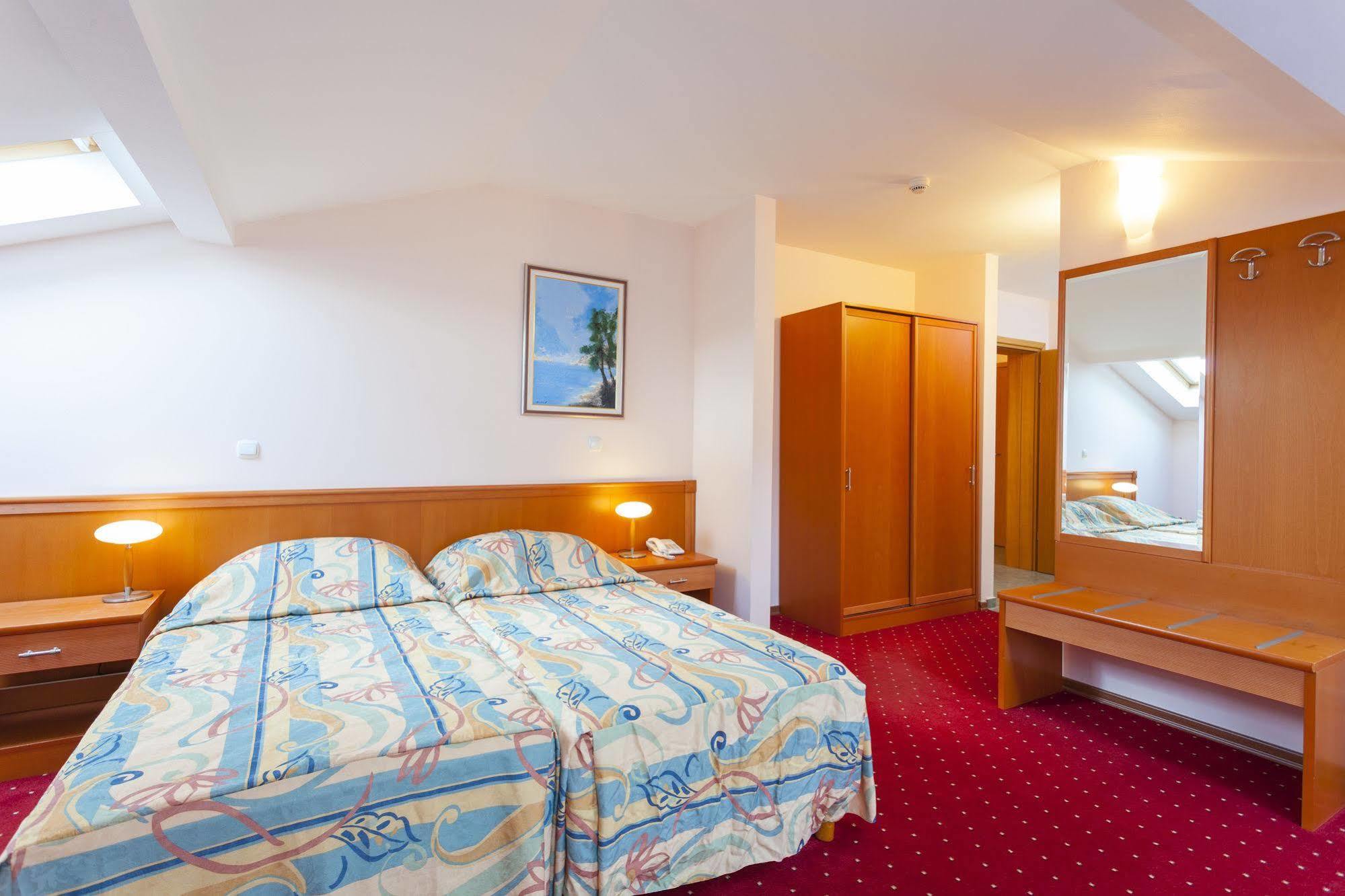 Aparthotel Milenij Baška Voda Exterior foto